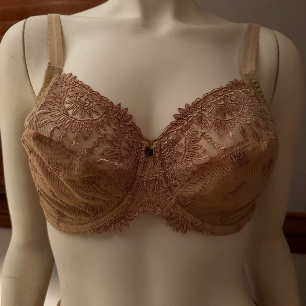 Chantelle Lace Bra in Brown - Picture 9 of 9